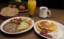 Brunch er en populær spiseoplevelse, der kombinerer morgenmad og frokost i en lækker og afslappet atmosfære