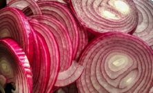 Tricks til at undgå tårer, når du skærer løg