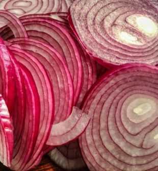 Tricks til at undgå tårer, når du skærer løg